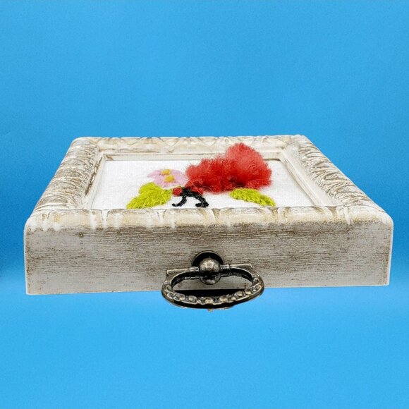 Vintage 1970s Butterfly Ladybug Caterpillar Miniature Crewel Art Set Frames - Picture 11 of 17